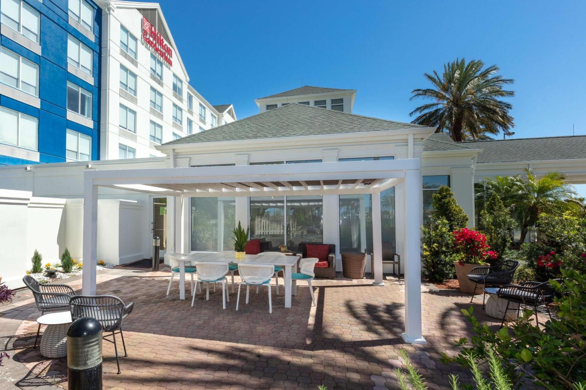 Hilton Garden Airport 3*